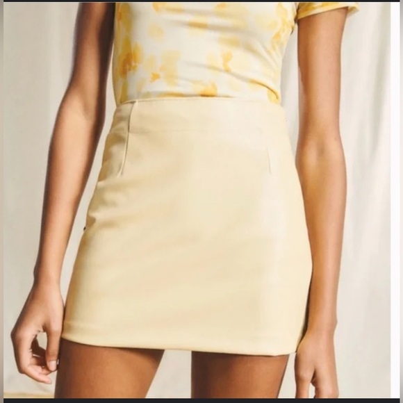 Abercrombie & Fitch Buttery Yellow Vegan Leather Skort - Picture 2 of 5